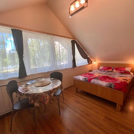 Elso Fecske Apartmanok Шиофок Экстерьер фото