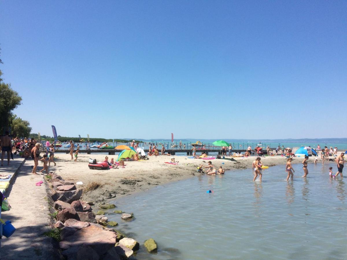 Elso Fecske Apartmanok Шиофок Экстерьер фото